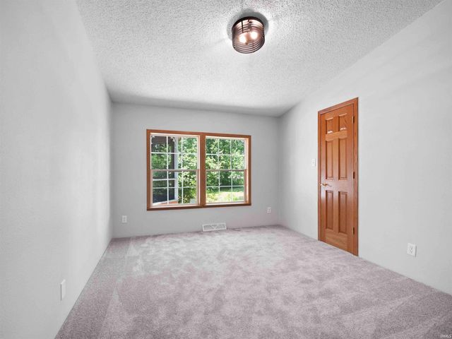 271 EMS T13 Lane, Leesburg, IN 46538