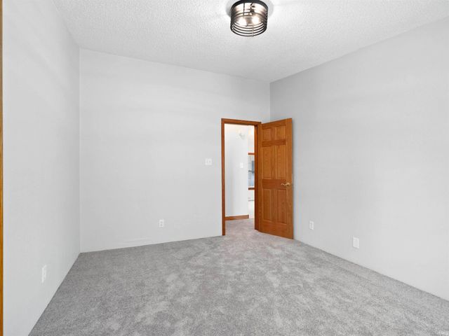 271 EMS T13 Lane, Leesburg, IN 46538