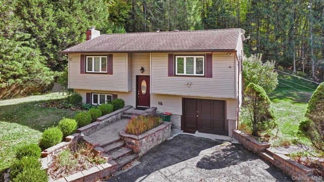 135 Barrett Hill Road, Carmel, NY 10512