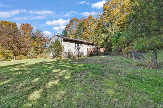 135 Barrett Hill Road, Carmel, NY 10512