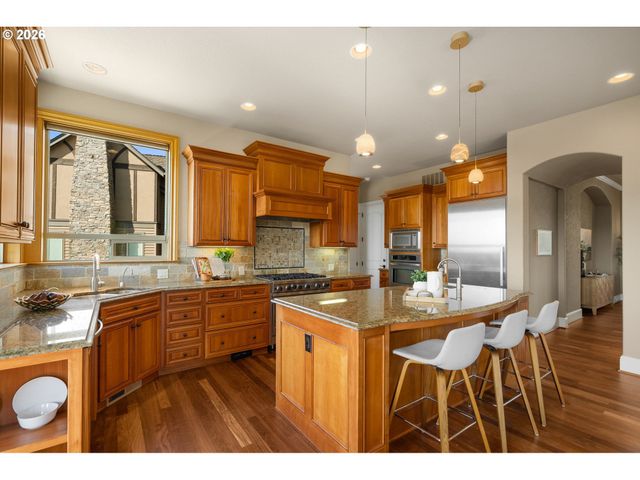 9930 Nw UPTON Ct, Portland, OR 97229