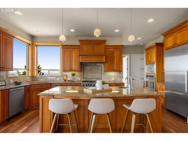 9930 Nw UPTON Ct, Portland, OR 97229