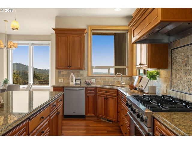 9930 Nw UPTON Ct, Portland, OR 97229