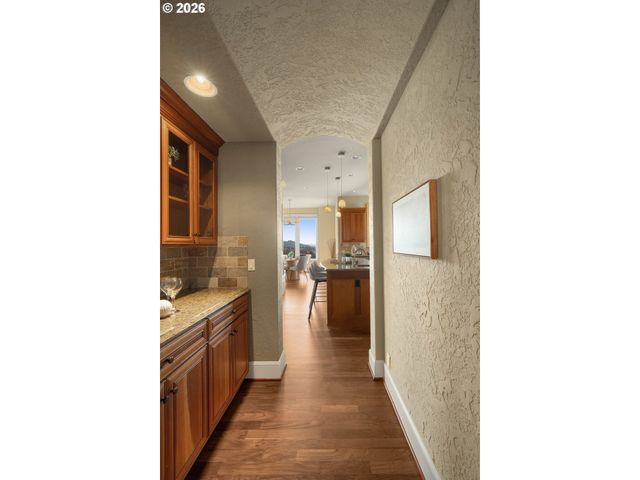 9930 Nw UPTON Ct, Portland, OR 97229