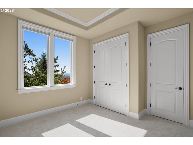 9930 Nw UPTON Ct, Portland, OR 97229