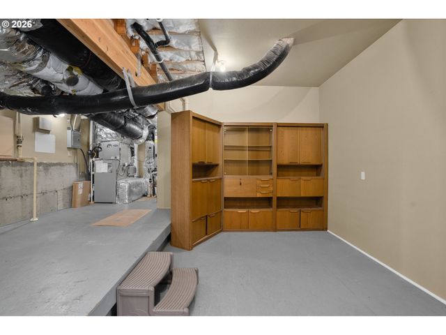 9930 Nw UPTON Ct, Portland, OR 97229