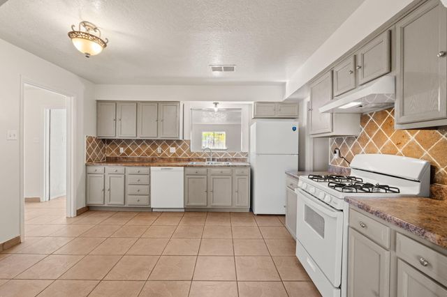 10510 Del Rey Road SW, Albuquerque, NM 87121