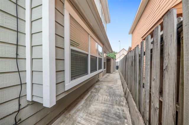 7138 Sun Village Drive, Houston, TX 77083