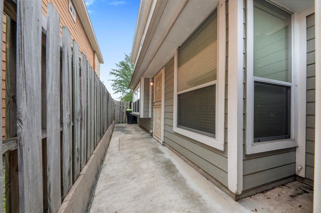 7138 Sun Village Drive, Houston, TX 77083