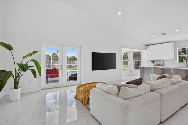 249 NW 48th Avenue, Deerfield Beach, FL 33442