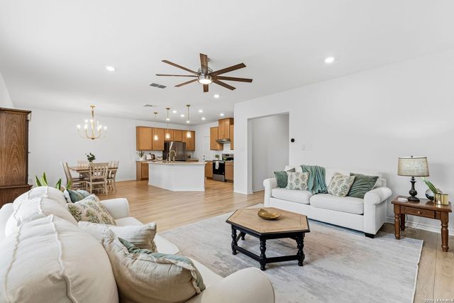 106 E Low Cascade Dr, Boerne, TX 78006