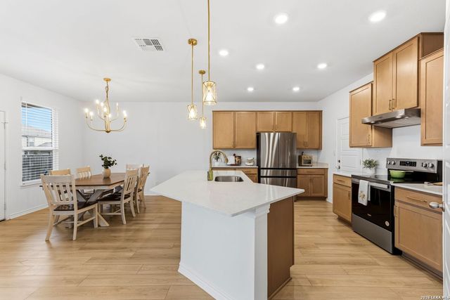 106 E Low Cascade Dr, Boerne, TX 78006