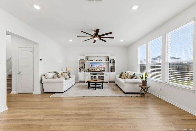 106 E Low Cascade Dr, Boerne, TX 78006