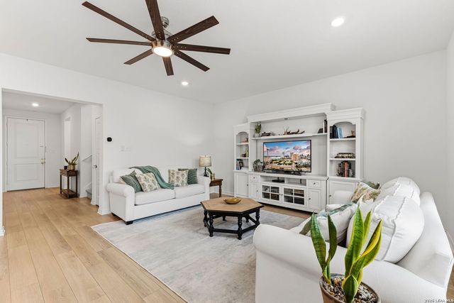 106 E Low Cascade Dr, Boerne, TX 78006