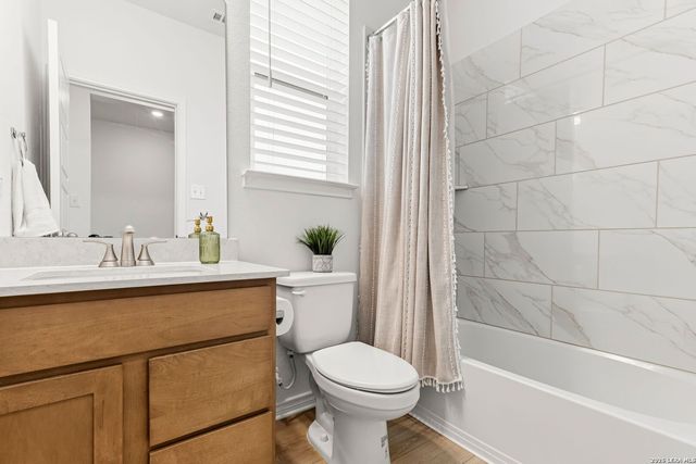 106 E Low Cascade Dr, Boerne, TX 78006