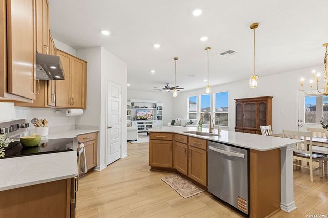106 E Low Cascade Dr, Boerne, TX 78006