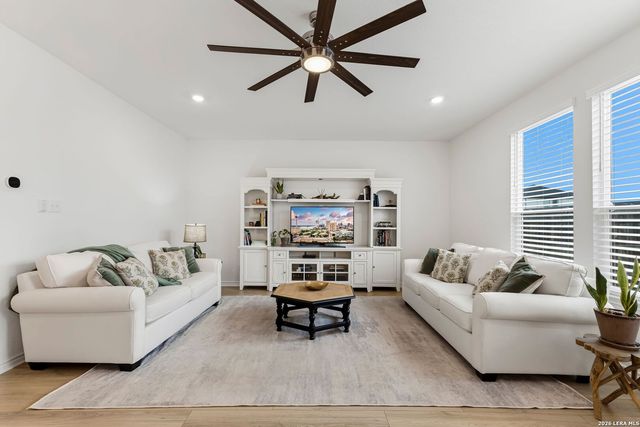 106 E Low Cascade Dr, Boerne, TX 78006