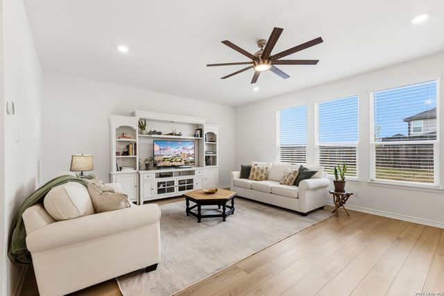 106 E Low Cascade Dr, Boerne, TX 78006