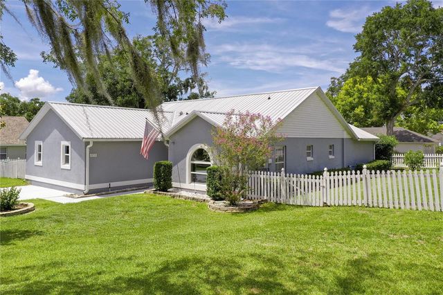 1050 FAHNSTOCK STREET, Eustis, FL 32726