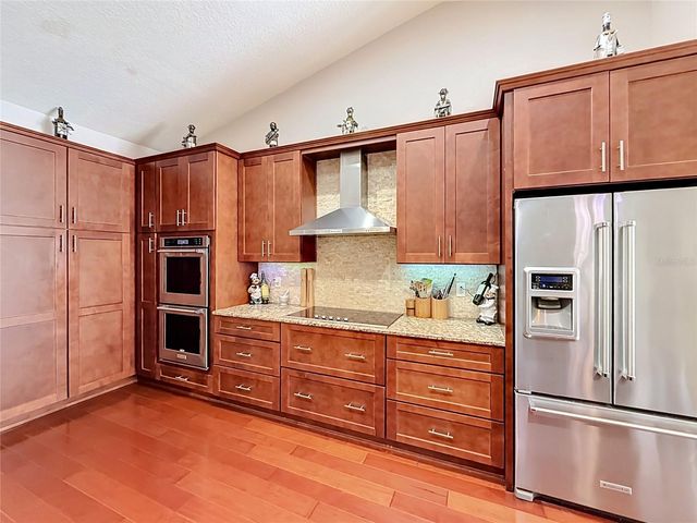 1050 FAHNSTOCK STREET, Eustis, FL 32726