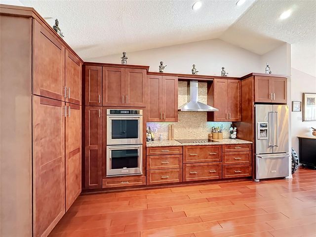 1050 FAHNSTOCK STREET, Eustis, FL 32726