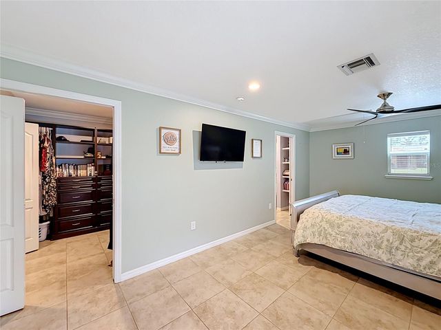 1050 FAHNSTOCK STREET, Eustis, FL 32726