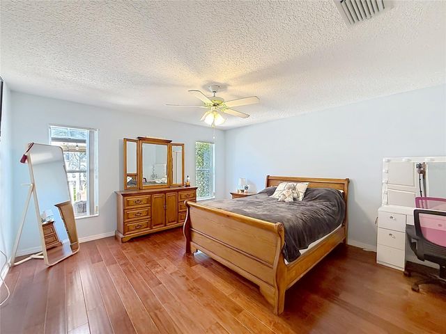 1050 FAHNSTOCK STREET, Eustis, FL 32726