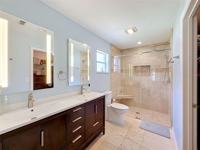 1050 FAHNSTOCK STREET, Eustis, FL 32726