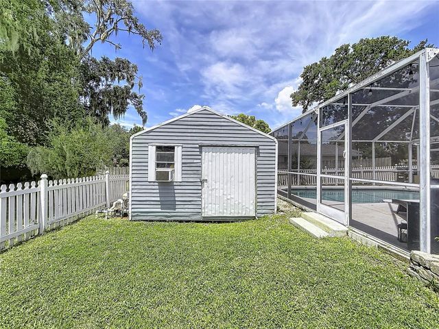 1050 FAHNSTOCK STREET, Eustis, FL 32726