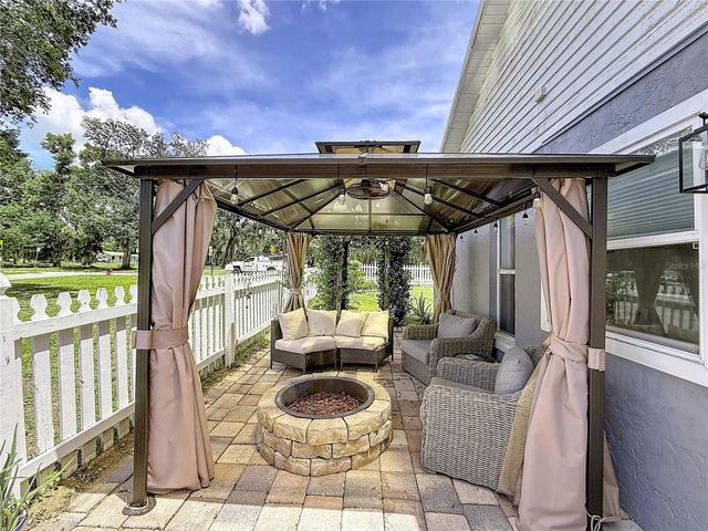 1050 FAHNSTOCK STREET, Eustis, FL 32726