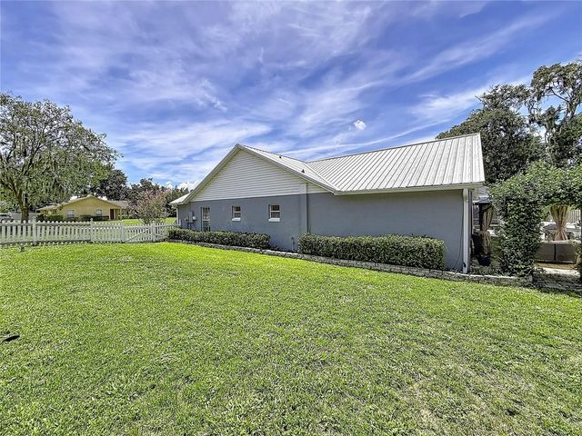 1050 FAHNSTOCK STREET, Eustis, FL 32726