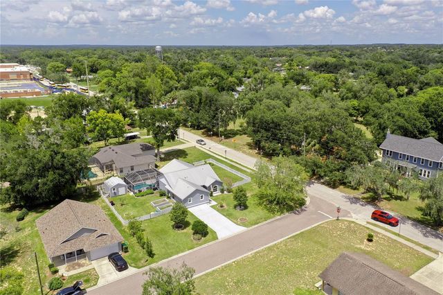1050 FAHNSTOCK STREET, Eustis, FL 32726