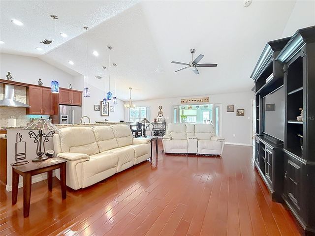 1050 FAHNSTOCK STREET, Eustis, FL 32726