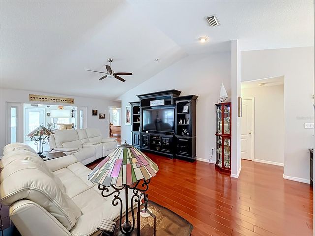 1050 FAHNSTOCK STREET, Eustis, FL 32726