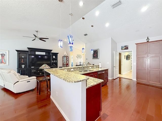 1050 FAHNSTOCK STREET, Eustis, FL 32726