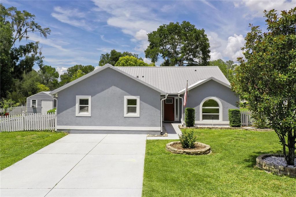 1050 FAHNSTOCK STREET, Eustis, FL 32726