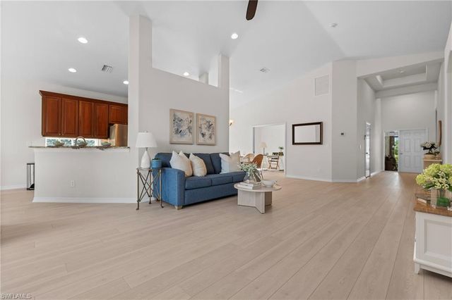 96 Glen Eagle CIR, Naples, FL 34104