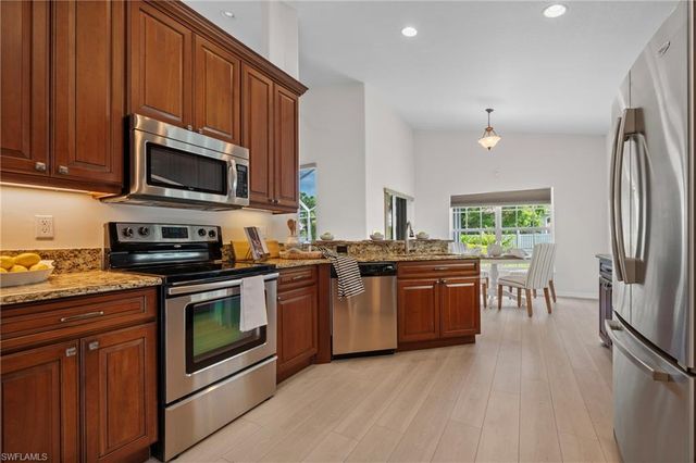 96 Glen Eagle CIR, Naples, FL 34104