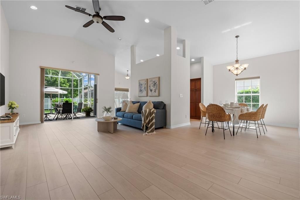 96 Glen Eagle CIR, Naples, FL 34104