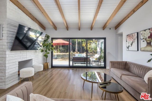 4821 Heaven Avenue, Los Angeles, CA 91364