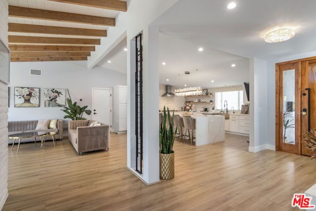 4821 Heaven Avenue, Los Angeles, CA 91364
