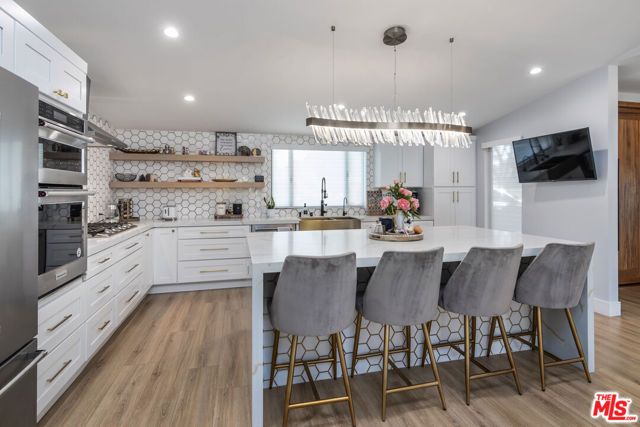 4821 Heaven Avenue, Los Angeles, CA 91364