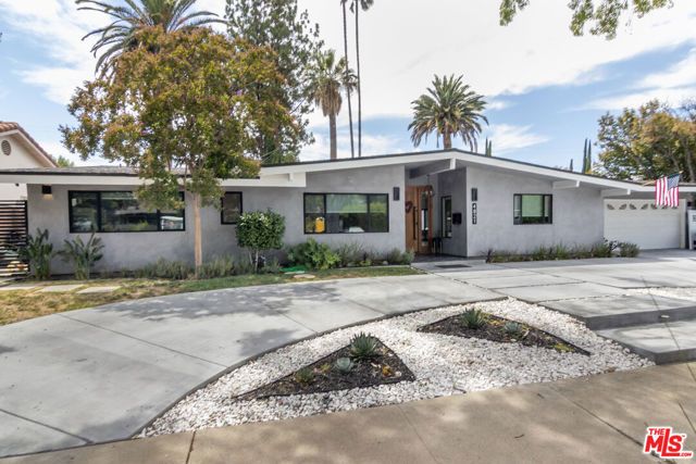 4821 Heaven Avenue, Los Angeles, CA 91364