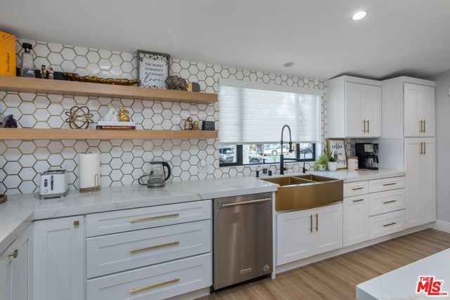 4821 Heaven Avenue, Los Angeles, CA 91364