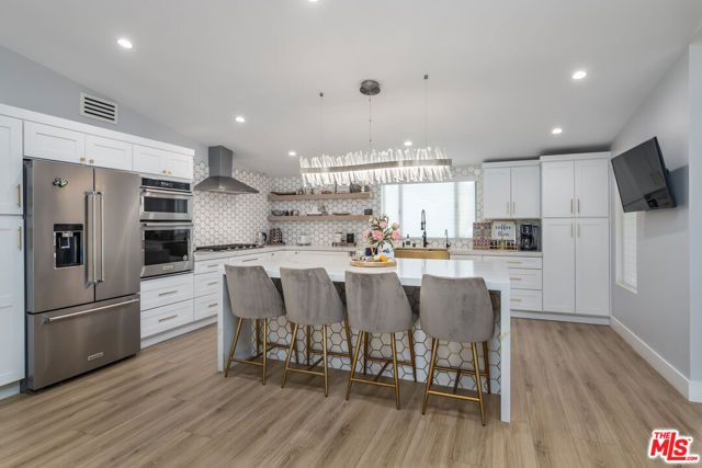 4821 Heaven Avenue, Los Angeles, CA 91364