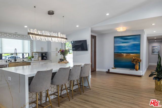 4821 Heaven Avenue, Los Angeles, CA 91364