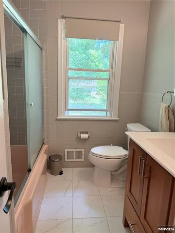 180 Orchard Street, Allendale, NJ 07401