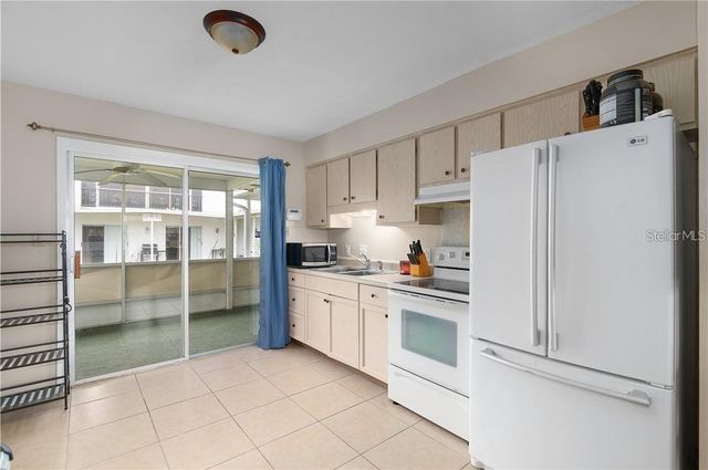 1003 DORA AVENUE, Tavares, FL 32778