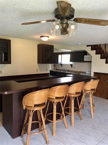 1003 DORA AVENUE, Tavares, FL 32778