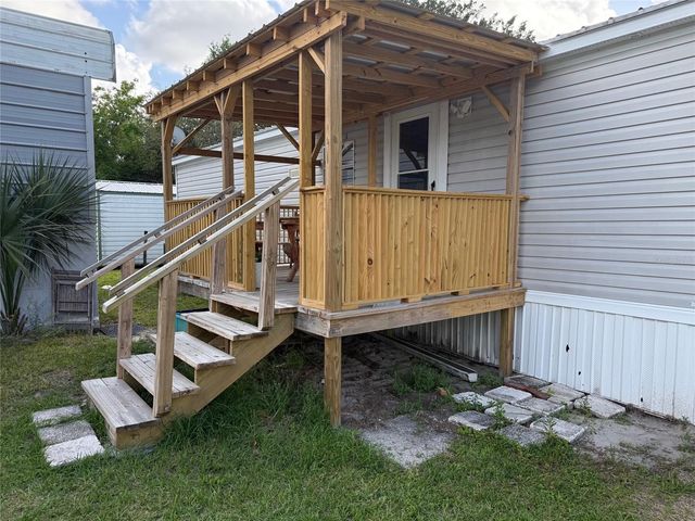 104 WATERWAY AVENUE, Satsuma, FL 32189